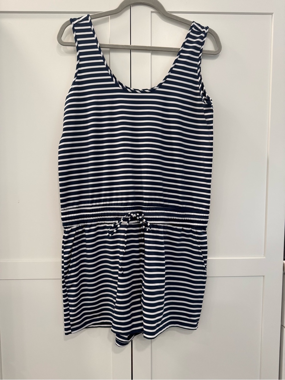 Vineyard Vines Navy and White Striped Athletic Shorts Romper Medium. NWOT